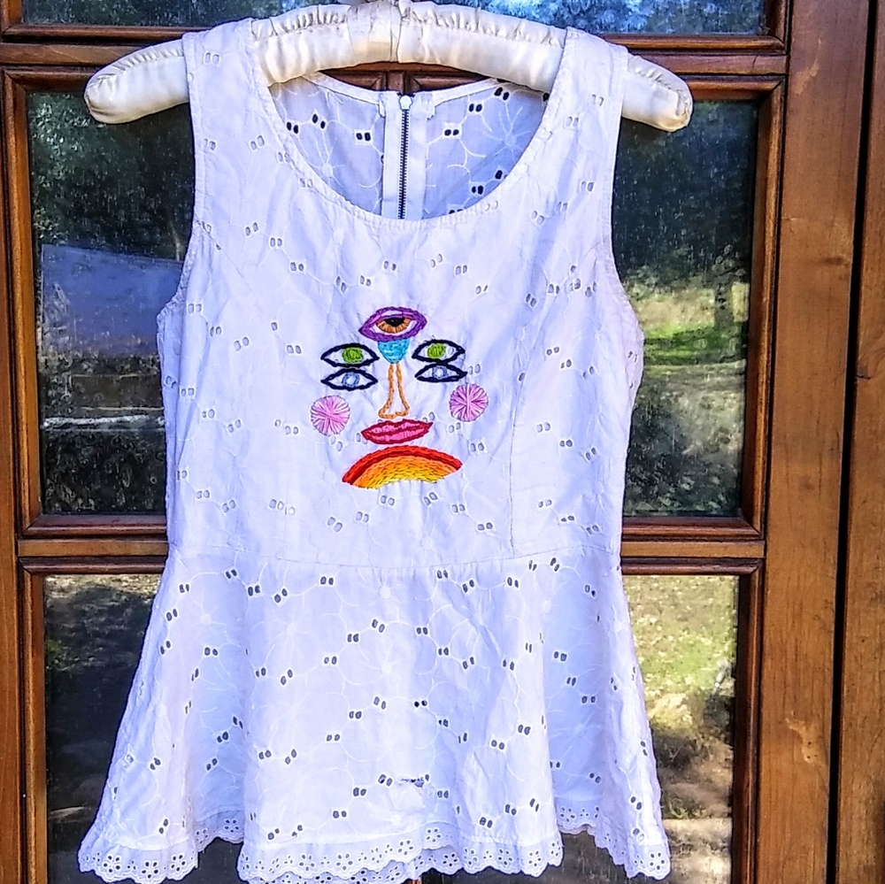 Eyelet top